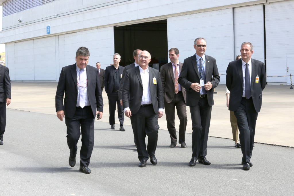Helibras recebe visita do Ministro da Economia da França 